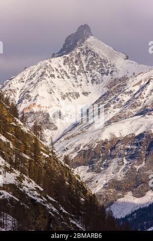 MONTAÑAS INVIERNO PARQUE NACIONAL GRAN PARADISO VALSAVARENCHE VALLE DE AOSTA ALPES ITALIA Stockfoto