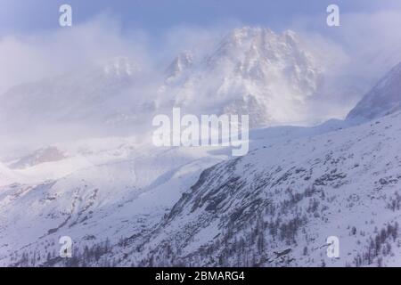 MONTAÑAS INVIERNO PARQUE NACIONAL GRAN PARADISO VALSAVARENCHE VALLE DE AOSTA ALPES ITALIA Stockfoto