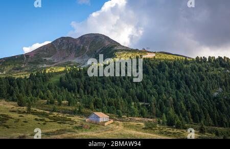 Lavazè Lavazè (Passo di  ) in Südtirol, Bozen Provinz: Ist eine der faszinierendsten Landschaften des Fleimstales. Trentino-Südtirol. Dolomit Stockfoto