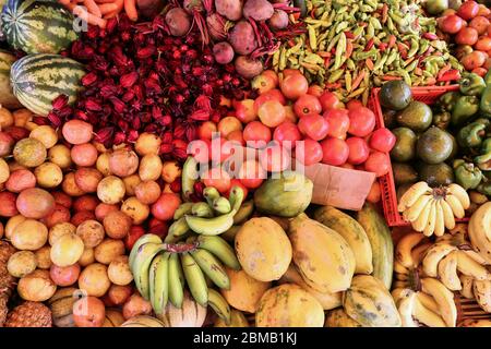 Guadeloupe Gemüsemarkt in Pointe a Pitre, der größten Stadt von Guadeloupe. Langouste (auch bekannt als Langusten). Stockfoto