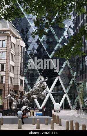 LONDON, Großbritannien - 13 Juli, 2019 - 30 St Mary Axe in London. Es wurde 2003 von Skanska errichtet und wird von Safra Gruppe. Stockfoto