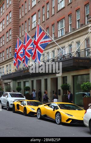 LONDON, UK - 15. Juli 2019: Das May Fair 5 Sterne Luxus Hotel in Mayfair, London. Es ist ein Radisson Hotel. Stockfoto