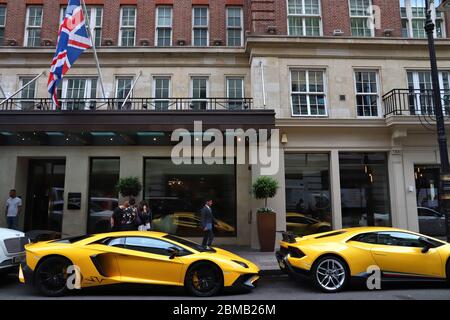 LONDON, UK - 15. Juli 2019: Das May Fair 5 Sterne Luxus Hotel in Mayfair, London. Es ist ein Radisson Hotel. Stockfoto