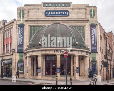 LONDON- Außenansicht der O2 Academy Brixton, einem führenden Londoner Musikzentrum nahe dem Zentrum von Brixton, im Südwesten Londons Stockfoto