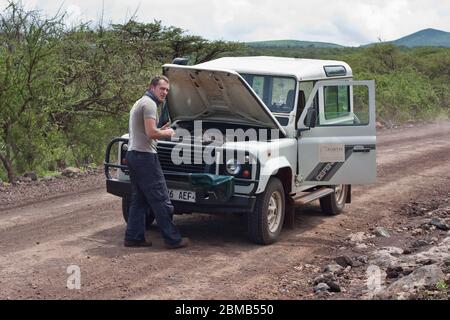 safari-Auto-Service auf der Straße Stockfoto