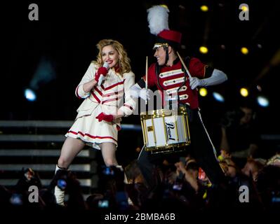 MADONNA - EDINBURGH, SCHOTTLAND - 21/7/2012 Tausende Fans begrüßten Madonna im Murrayfield Stadion, Edinburgh, in ihrem ersten schottischen Konzert. (P Stockfoto