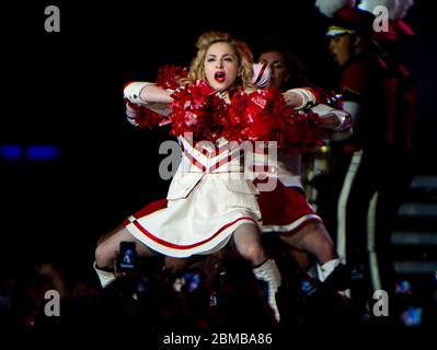 MADONNA - EDINBURGH, SCHOTTLAND - 21/7/2012 Tausende Fans begrüßten Madonna im Murrayfield Stadion, Edinburgh, in ihrem ersten schottischen Konzert. (P Stockfoto