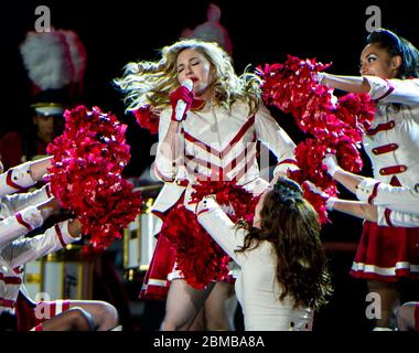 MADONNA - EDINBURGH, SCHOTTLAND - 21/7/2012 Tausende Fans begrüßten Madonna im Murrayfield Stadion, Edinburgh, in ihrem ersten schottischen Konzert. (P Stockfoto