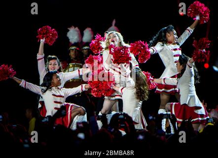 MADONNA - EDINBURGH, SCHOTTLAND - 21/7/2012 Tausende Fans begrüßten Madonna im Murrayfield Stadion, Edinburgh, in ihrem ersten schottischen Konzert. (P Stockfoto