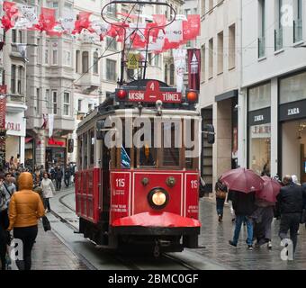 Istanbul nostalgische Straßenbahn, Istiklal-Allee (Taksim-Tünel-Linie)