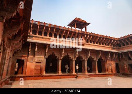 Ein Innenhof von Agra Fort, Uttar Pradesh, Indien Stockfoto