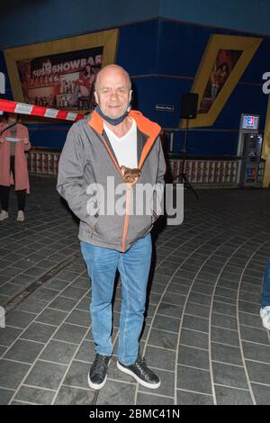 Corny Littmann bei der Mahnwache und Kranzniederlegung zum Erhalt der Kiez-Kultur in der Großen Freiheit auf der Reeperbahn. Hamburg, Den 07.05.2020 Stockfoto