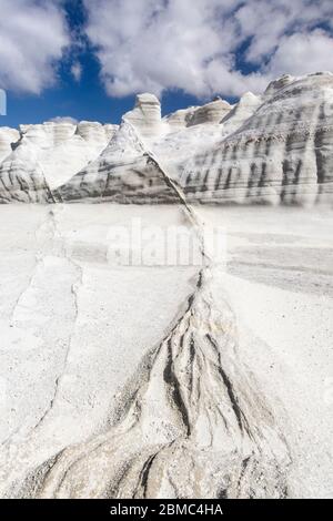 Lineare Formationen in Sarakiniko, Milos, Griechenland Stockfoto