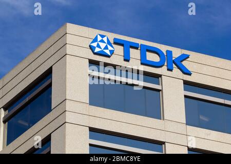 Das TDK-Logo ist am 12. Februar 2020 in der TDK InvenSense Zentrale in San Jose, Kalifornien zu sehen. Stockfoto