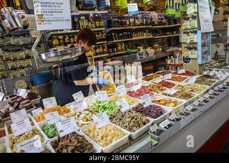 8. Mai 2020: 8. Mai 2020 (Malaga) der Markt von Atarazanas beginnt allmählich zu normal, aber mit Maßnahmen, um das Coronavirus zu verhindern Quelle: Lorenzo Carnero/ZUMA Wire/Alamy Live News Stockfoto