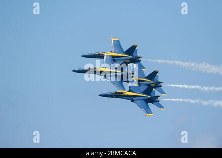 FORT LAUDERDALE, FL - MAI 04: U.S. Navy Blue Angels Team tritt in der Ford Lauderdale Air Show am 4. Mai 2019 in Fort Lauderdale, Florida auf. Personen: Blue Angels Kredit: Storms Media Group/Alamy Live News Stockfoto