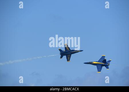 FORT LAUDERDALE, FL - MAI 04: U.S. Navy Blue Angels Team tritt in der Ford Lauderdale Air Show am 4. Mai 2019 in Fort Lauderdale, Florida auf. Personen: Blue Angels Kredit: Storms Media Group/Alamy Live News Stockfoto