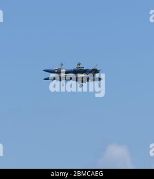 FORT LAUDERDALE, FL - MAI 04: U.S. Navy Blue Angels Team tritt in der Ford Lauderdale Air Show am 4. Mai 2019 in Fort Lauderdale, Florida auf. Personen: Blue Angels Kredit: Storms Media Group/Alamy Live News Stockfoto