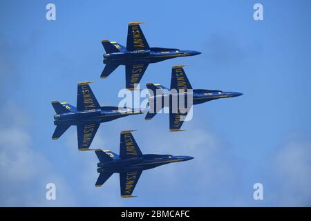 FORT LAUDERDALE, FL - MAI 04: U.S. Navy Blue Angels Team tritt in der Ford Lauderdale Air Show am 4. Mai 2019 in Fort Lauderdale, Florida auf. Personen: Blue Angels Kredit: Storms Media Group/Alamy Live News Stockfoto