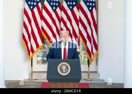 Washington, Vereinigte Staaten Von Amerika. Mai 2020. Washington, Vereinigte Staaten von Amerika. 07 Mai 2020. US-Präsident Donald Trump spricht zum Nationalen Gebetstag im Rosengarten des Weißen Hauses 7. Mai 2020 in Washington, DC Quelle: D. Myles Cullen/White House Photo/Alamy Live News Stockfoto