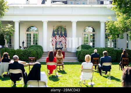 Washington, Vereinigte Staaten Von Amerika. Mai 2020. Washington, Vereinigte Staaten von Amerika. 07 Mai 2020. US-Präsident Donald Trump spricht zum Nationalen Gebetstag im Rosengarten des Weißen Hauses 7. Mai 2020 in Washington, DC Quelle: Andrea Hanks/White House Photo/Alamy Live News Stockfoto