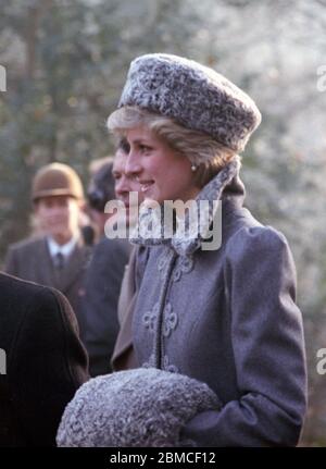 Ihre Königliche Hoheit Diana, Prinzessin von Wales, besucht am Mittwoch, den 7. Dezember 1983 den Hedge End Country Park in Hampshire Stockfoto