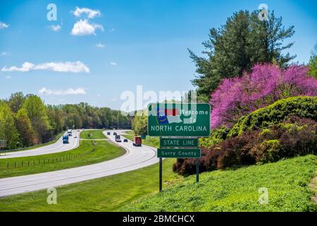 Willkommen in North Carolina Zeichen im Frühling, an der South Carolina Grenze, USA Stockfoto