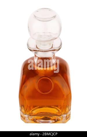 Perspektive Draufsicht Nahaufnahme von Likör oder Whisky Glasflasche mit großer Kappe und runden klassischen Form isoliert auf weiß Stockfoto