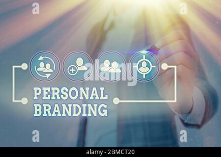 Schreiben Sie einen Hinweis mit persönlichem Branding. Geschäftskonzept für die Praxis der Menschen Marketing sich Image als Marken Stockfoto