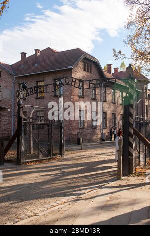 Das Haupttor zum Konzentrationslager Auschwitz war ein Komplex von über 40 Konzentrations- und Vernichtungslagern Stockfoto