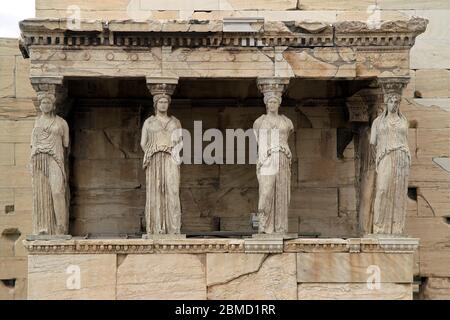 Ateny, Grecja, Akropol, Erechtejon, portyk z kariatydami; Akropolis von Athen; Erechtheion, Portal der Karyatiden; Akropolis in Athen, die Karyatiden Stockfoto