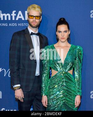 New York, NY - 05. Feb 2020: Tucker Halpern und Sophie Hawley-Weld von Sofi Tukker nehmen an der amfAR New York Gala 2020 Teil Stockfoto