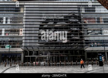 New York, NY - 8. Mai 2020: Blick auf die Hudson Yard Mall, wo der Einzelhandelsanker Neiman Marcus während der COVID-19-Pandemie Insolvenzschutz beantragt hat Stockfoto