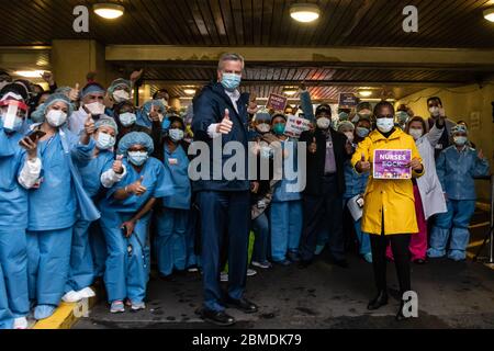 Bürgermeister de Blasio und First Lady McCray besuchen NYC Health Hospitals/Metropolitan, um am 8. Mai 2020 dem medizinischen Personal in New York City zu danken. (Foto Gabriele Holtermann-Gorden/Sipa USA) Quelle: SIPA USA/Alamy Live News Stockfoto