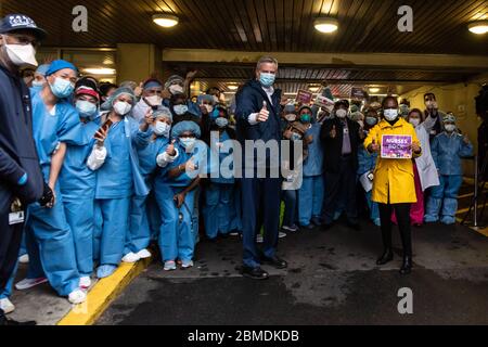 Bürgermeister de Blasio und First Lady McCray besuchen NYC Health Hospitals/Metropolitan, um am 8. Mai 2020 dem medizinischen Personal in New York City zu danken. (Foto Gabriele Holtermann-Gorden/Sipa USA) Quelle: SIPA USA/Alamy Live News Stockfoto