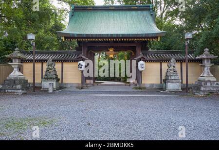 Kita-mon Tor von Kitano Tenmangu Shinto Schrein gewidmet einem Gelehrten und Politiker Sugawara Michizane (Tenjin). Kyoto. Japan Stockfoto