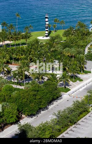 Miami Beach, Florida South pointe Park am Wochenende wegen der Coronoavirus Regeln geschlossen, die von Besuchern missachtet werden Stockfoto