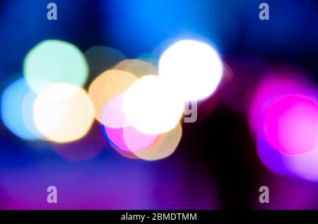 Defokussed Color Lights in der Nacht, Abstract Light Bokeh Hintergrund Stockfoto