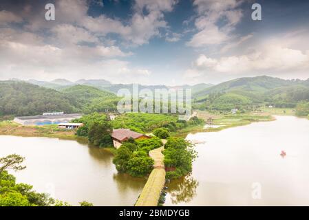 Mit Blick auf die Sonnenunterganglandschaft des Huayu Lake Village in Nanning, Guangxi Stockfoto