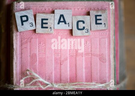 Frieden in Blockbuchstaben Stockfoto