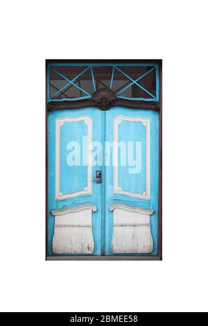 Blaue Holztür eines alten Hauses auf weißem Hintergrund isoliert Stockfoto