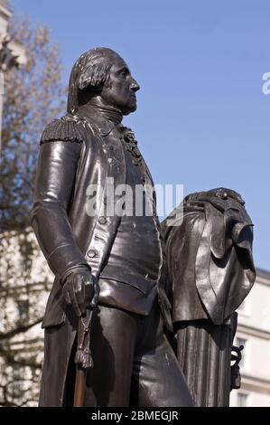 Statue des ersten amerikanischen Präsidenten George Washington (1732-1799). Es wurde 1921 von den Menschen in Virginia gespendet und steht außerhalb des britischen National G Stockfoto