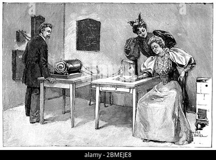 Wilhem Conrad Roetgen (1845-1943), físico y médico alemán, descubridor de los rayos X, efectuando unas pruebas en su laboratorio. Grabado de 1897. Stockfoto