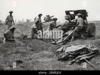 Israel. Tropas israelitas invaden Egipto a pocas millas del Canal de Suez durante la guerra de los seis días. Año 1968. Foto Keystone. Stockfoto