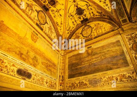 Fresken im ersten Hof des Palazzo Vecchio in Florenz Italien Stockfoto