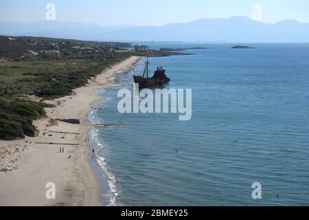 Schiffswrack am Strand, Gytheio, Griechenland Stockfoto