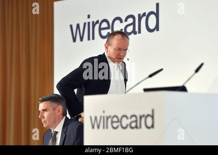 Wirecard verteilt die Verantwortung intern neu und entbebt CEO Markus Braun. Der Payment-Dienstleister reagiert auf die wachsende Kritik der Geschäftsführung. CEO Markus Braun sollte sich künftig auf die "strategische Entwicklung" der Gruppe konzentrieren, er muss die Verantwortung für die Kapitalmarktkommunikation an CFO Alexander von Knoop übergeben. Archivfoto; Dr. Markus BRAUN (CEO, Vorsitzender der Geschäftsführung) nimmt das Podium. Vor Firmenemblem, Logo, Schriftzug. lii: Alexander von KNOOP (CFO, CFO). Jährliche Pressekonferenz WIRECARD AG Â Nutzung weltweit Stockfoto