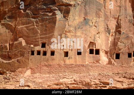 Löwengräber in den Felsen von al-Khuraybah, Dedan, Al Madinah Provinz, Alula, Saudi Arabien Stockfoto