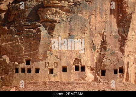 Löwengräber in den Felsen von al-Khuraybah, Dedan, Al Madinah Provinz, Alula, Saudi Arabien Stockfoto