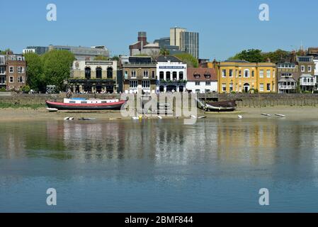 Sunny Hammersmith Riverfront, West London, Großbritannien Stockfoto